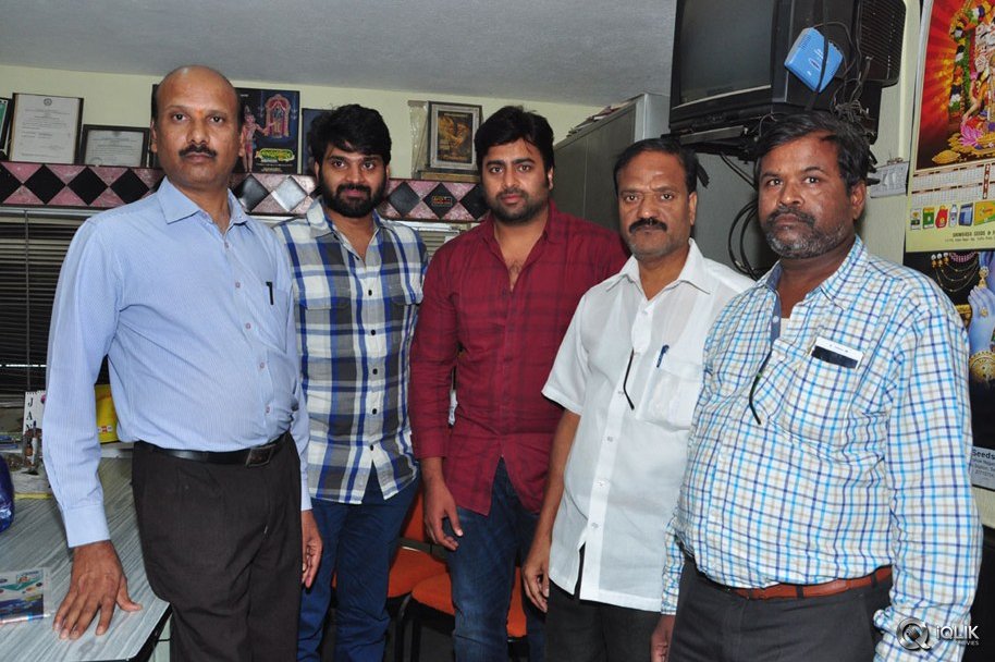 Appatlo-Okadundevadu-Movie-Team-at-Devi-Theater
